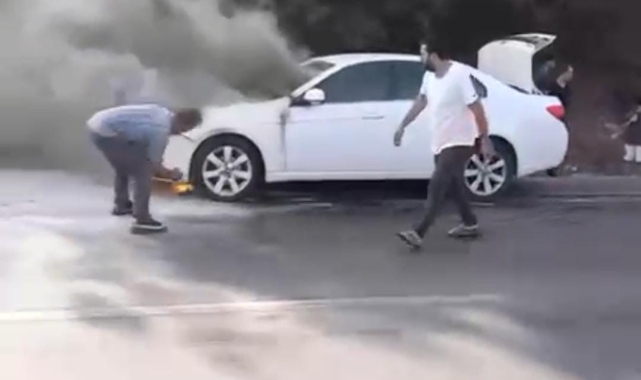 Bursa'da seyir halindeki aracın motoru alev alev yandı