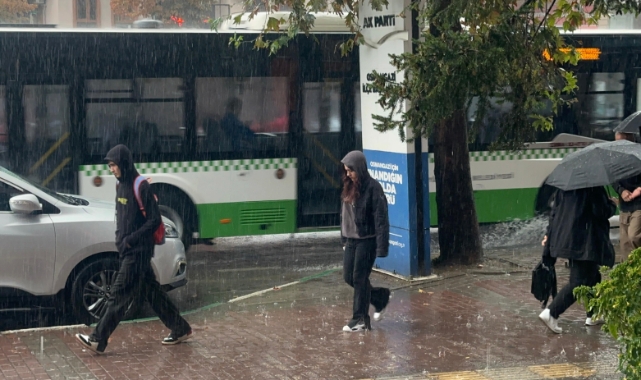 Bursa'da sıcaklıklar düştü, sağanak başladı!