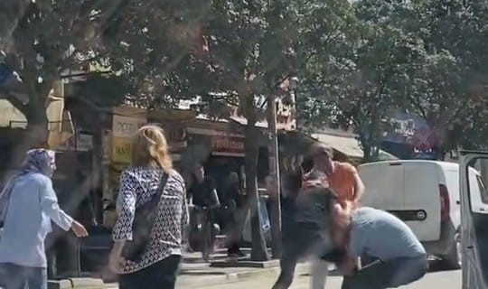 Bursa'da yol verme kavgası boks maçını aratmadı