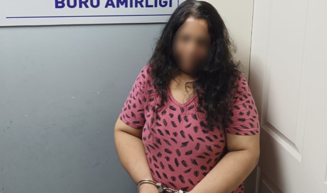 Bursa polisi 8 yıldır aranan kadın hırsızı market çıkışı yakaladı