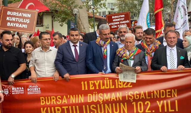 Büyükşehir Belediyesi Bursa'nın 102. kurtuluş yıl dönümüne özel kortej düzenledi
