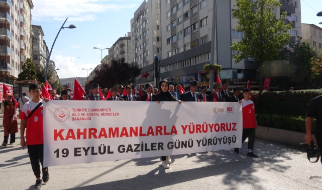 Çankırı'da yüzlerce vatandaş kahramanlar için yürüdü