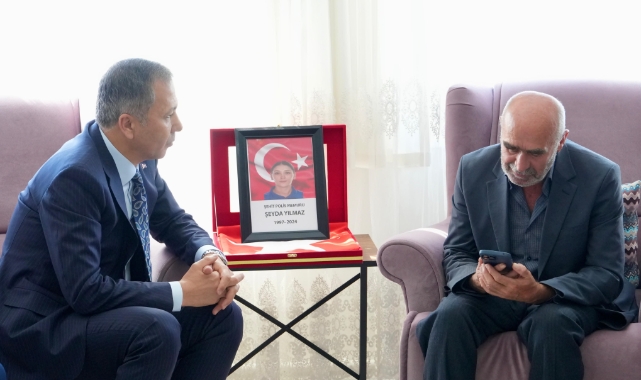Cumhurbaşkanı Erdoğan şehit polis Şeyda Yılmaz'ın babası ile görüştü