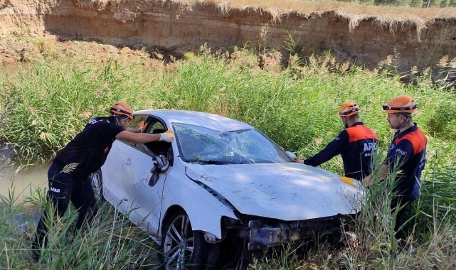 Direksiyon hakimiyetini kaybedip dereye uçtu