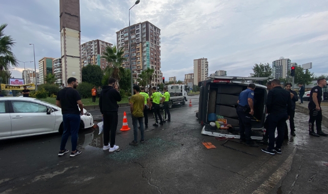 Diyarbakır’da otomobil ile şehir içi minibüs çarpıştı: 9 yaralı