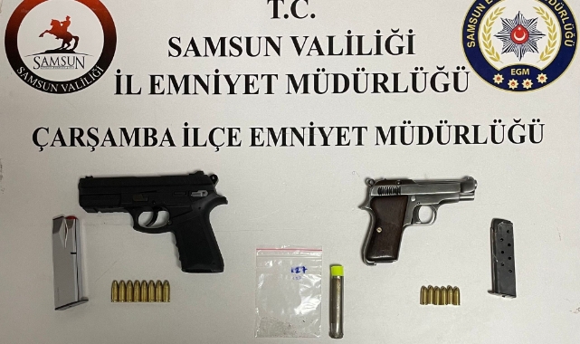 Durdurulan araçta silah ve uyuşturucu ele geçti