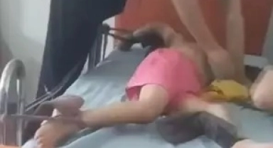 Engelli çocuğu yatağa bağlayan 2 görevli gözaltına alındı