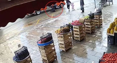 Erzurum'da kapısı açık minibüsten düşen kadın hastanelik oldu