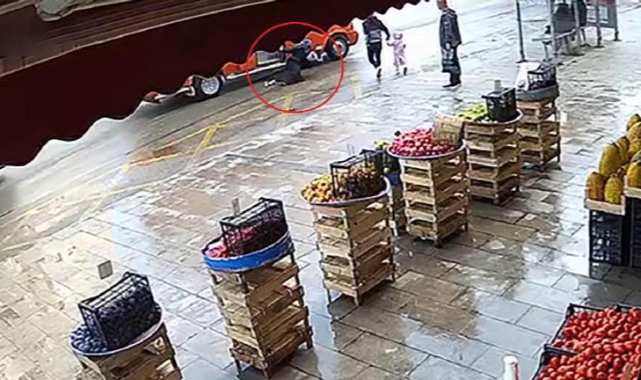 Erzurum'da kapısı açık minibüsten düşen kadın hastanelik oldu