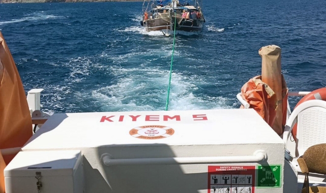 Fethiye Kızılada açıklarında su alan tekne kurtarıldı
