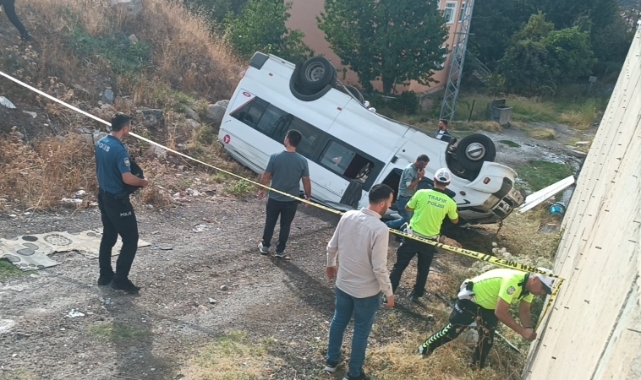 Fındık işçilerini taşıyan minibüs 10 metreden uçtu