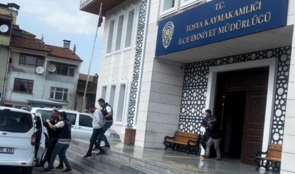 Firari 3 hükümlü kıskıvrak yakalandı