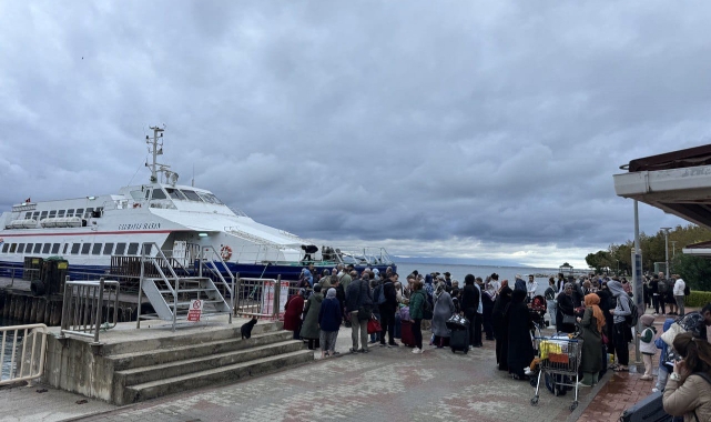 Fırtına, Marmara Denizi'nde ulaşımı olumsuz etkiledi