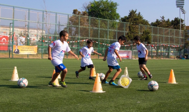 Futbol kursları yaz döneminde çocukların gözdesi oldu