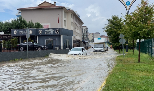 Gebze'de yollar göle döndü