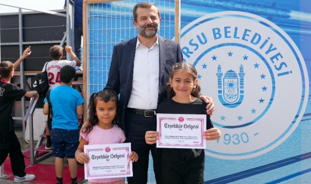 Gürsu’da yüzlerce çocuk yüzmeyi öğrendi