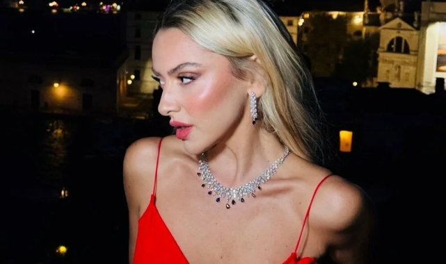 Hadise, Venedik Film Festivali'nin kırmızı halısında