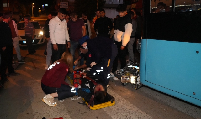 Halk otobüsüyle motosiklet çarpıştı