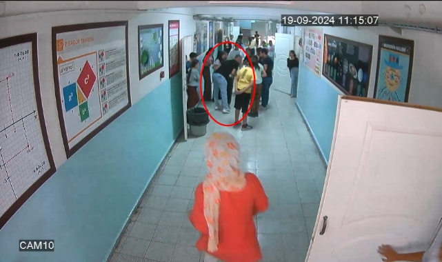 'Heimlich' manevrasıyla öğrencisini kurtardı