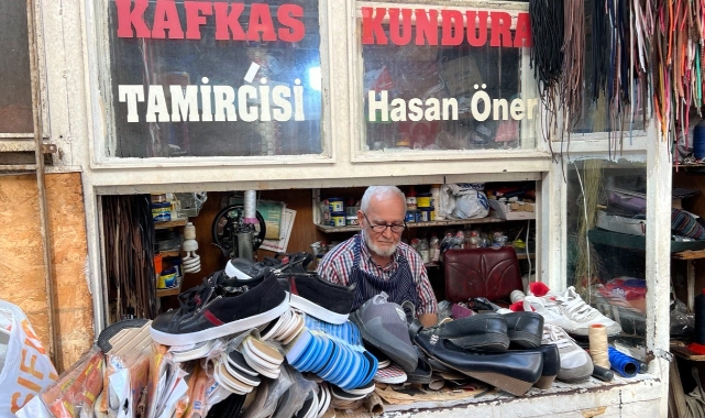 Hem imamlık hem de ayakkabı tamirciliği yaptı