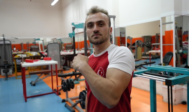 İddia uğruna başladığı bilek güreşinde dünya üçüncüsü oldu