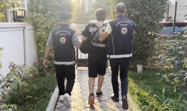 İzmir'de göçmen kaçakçıları kıskıvrak yakalandı