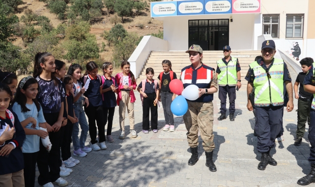Jandarmadan öğrencilere trafik eğitimi
