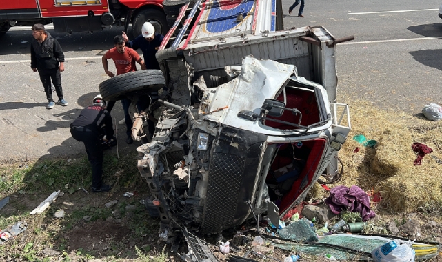 Kars’ta minibüs ile kamyon çarpıştı