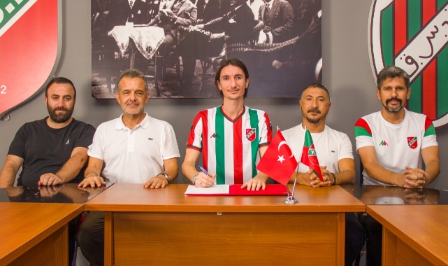 Karşıyaka'da imzalar atıldı