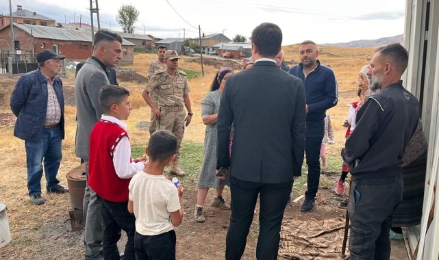 Kaymakam Çelik, yalnız yaşayan Meryem teyzeyle bir araya geldi