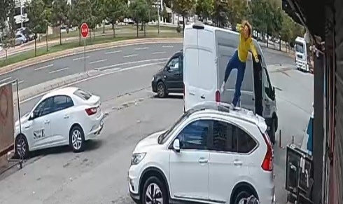 Kayseri'de 3. kattan düşen hamile kadın yaşam mücadelesini kaybetti