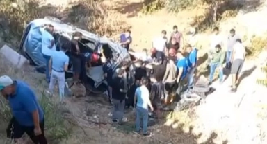 Kaza yapan sürücü, kendisini kurtarmak isteyenlerden helallik istedikten sonra öldü