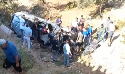 Kaza yapan sürücü, kendisini kurtarmak isteyenlerden helallik istedikten sonra öldü