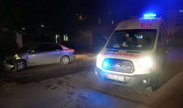 Kırıkkale'de iki otomobil kafa kafaya çarpıştı: 4 yaralı