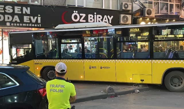 Kontrolden çıkan İETT otobüsü gelinlik mağazasına girdi