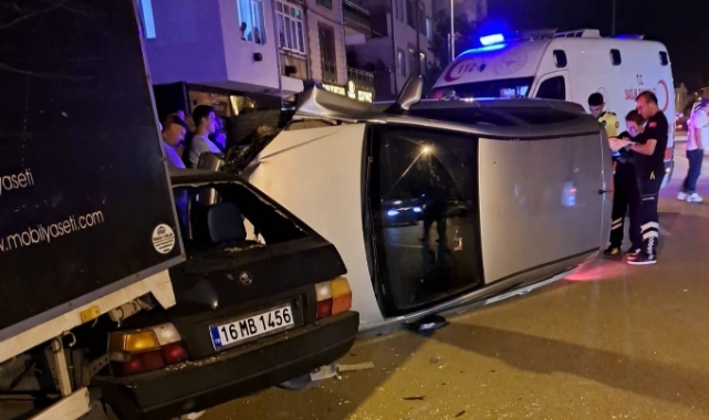 Kontrolden çıktı, park halindeki otomobillere çarptı: 2 yaralı