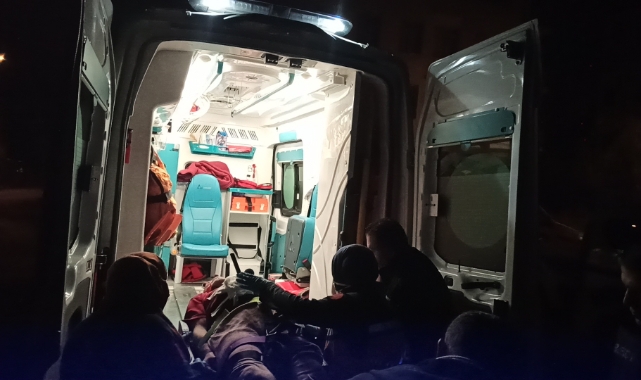 Konya'da karnına sapladığı bıçakla hastaneye kaldırıldı