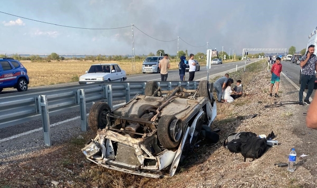 Konya'da otomobil refüje devrildi