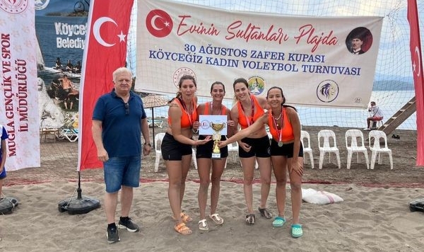 Köyceğiz’de Plaj Voleybolu Turnuvası ödül töreni ile sona erdi