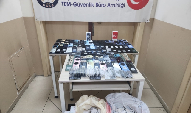 Küçükçekmece’de 385 adet kaçak cep telefonu ele geçirildi