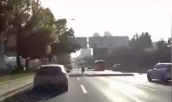 Makas atıp sosyal medyada paylaştı; gözaltına alındı