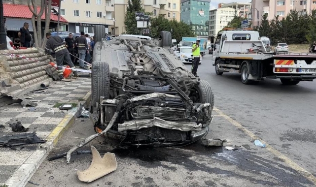 Maltepe'de 1 saat arayla 2 kaza:2 yaralı