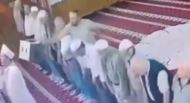 Manisa'da namaz kıldıran imama plastik tabure ile saldırı
