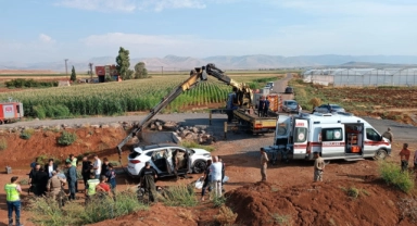 Mardin’de otomobil kanala düştü! 3 ölü