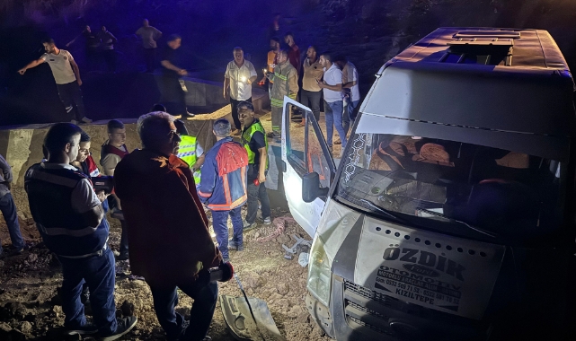 Mardin'de tarım işçilerini taşıyan minibüs devrildi