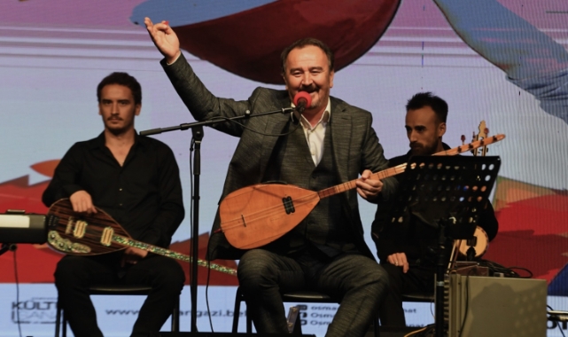 Menteşeli Cengiz söyledi, Osmangazililer eşlik etti