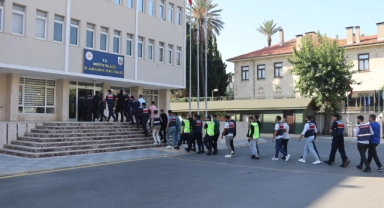 Mersin'de '1 milyon dolarlık kumaş' operasyonu! 16 tutuklama