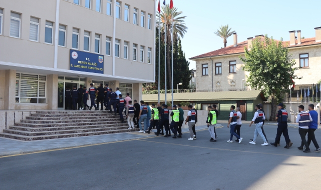 Mersin'de '1 milyon dolarlık kumaş' operasyonu! 16 tutuklama