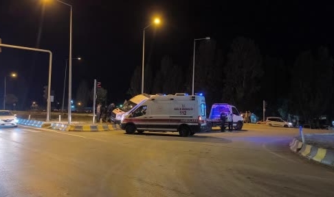 Muş’ta ambulans kaza yaptı: 2 yaralı