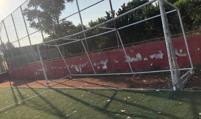 Narlıdere’deki Ali Artuner Stadyumu harabeye döndü